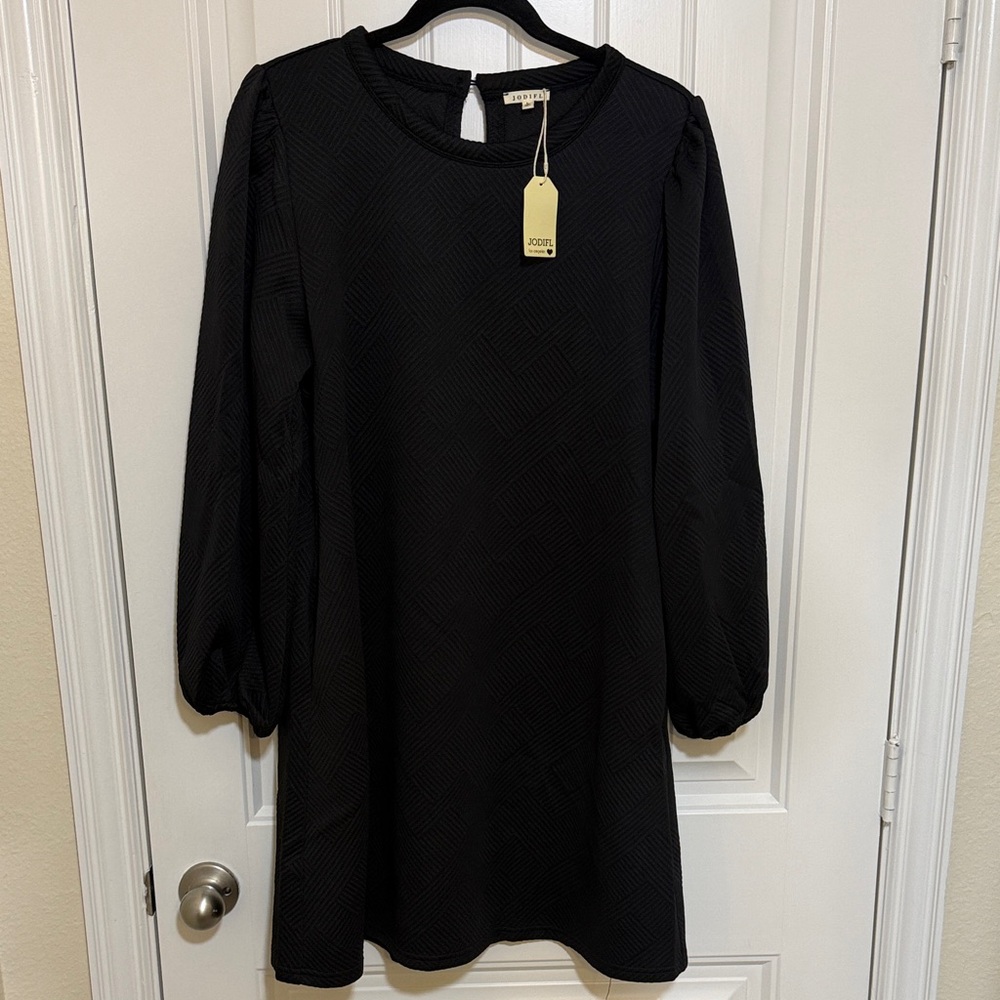 JODIFL Black Textured Long-Sleeve Shift Dress